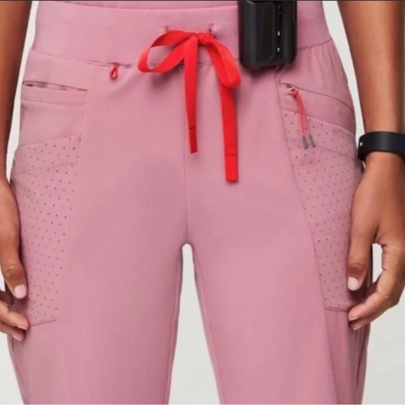 NWT figs Gidya Henley top and Mombasa slim pants size (M) - Picture 5 of 7